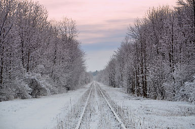 雪の鉄道風景