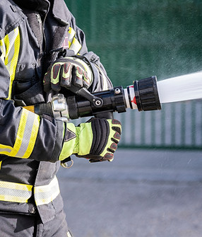 Feuerwehrmann-Spritzschlauch