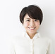 白いシャツの女性