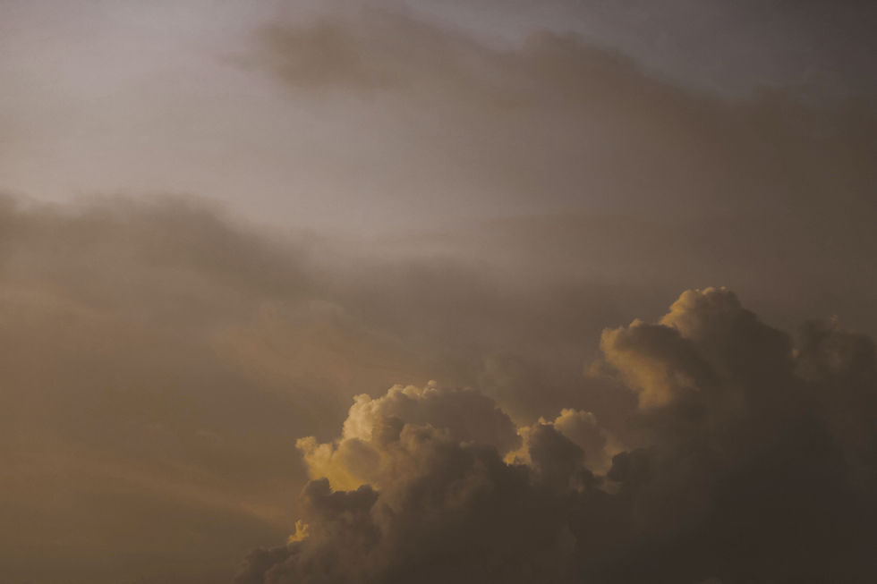 Ciel nuageux au coucher du soleil