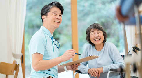 介護イメージ　シニア　デイケア　介護福祉士　老人ホーム
