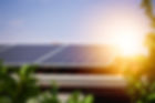 Painéis solares no telhado