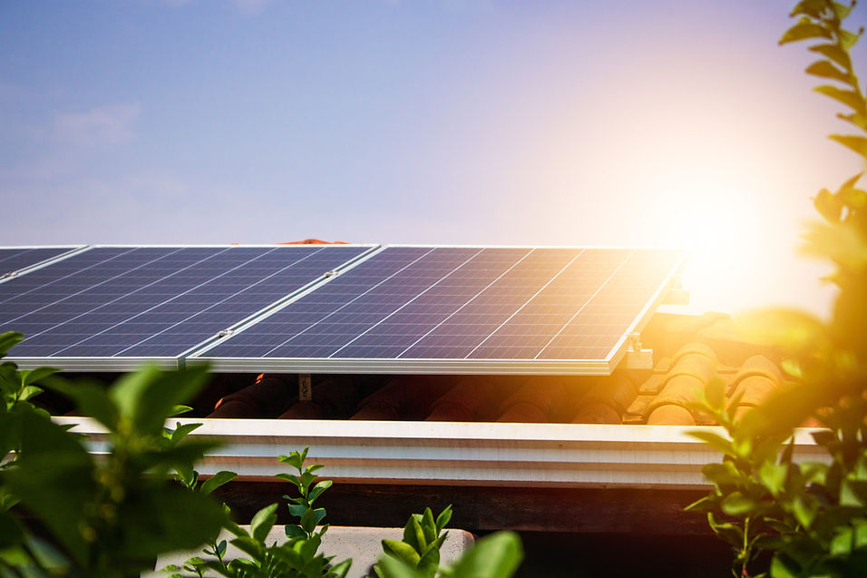Painéis solares no telhado