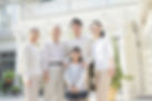 三世代 家族 人物の写真