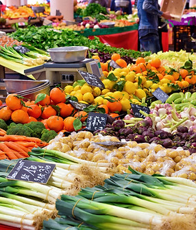 Stand de légumes sur un marché