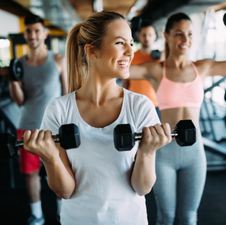 Distribuye 120 g proteína/día y reactiva hormona de crecimiento tras los 30 para activar metabolismo.