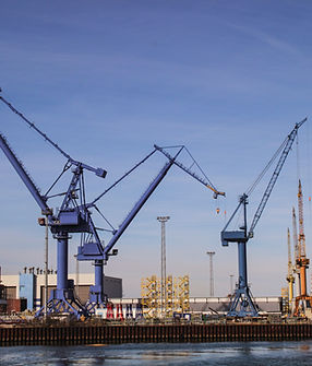 Kräne am Hafen