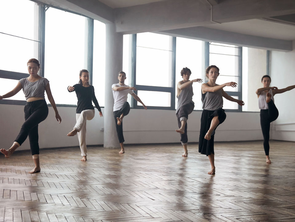 Frauen tanzen Jazz und Contemporary