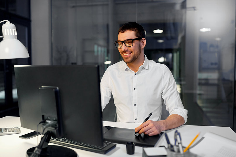 Sardison_Capital_Staff_Member_On_Computer