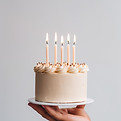 Gâteau d'anniversaire avec bougies