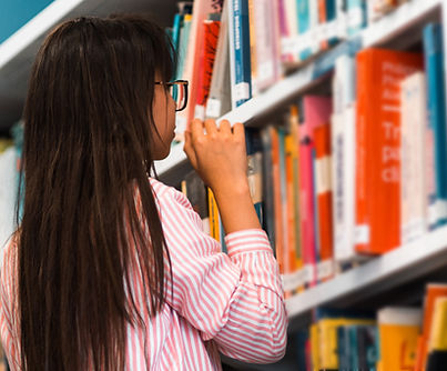 図書館で本探し