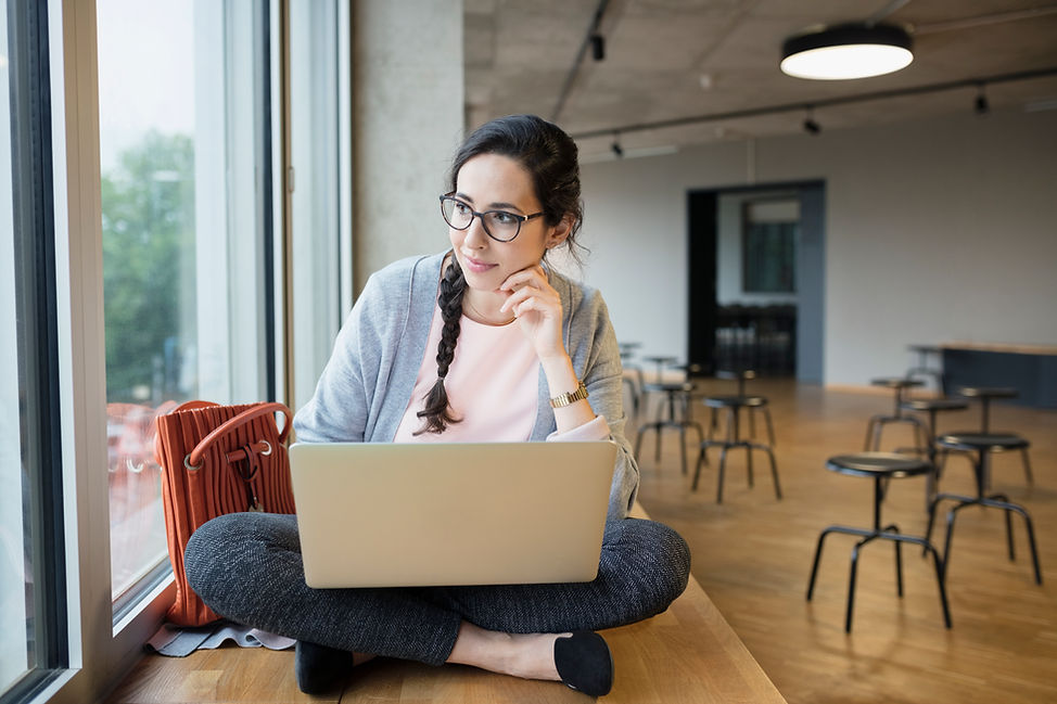 Estudiante con portátil