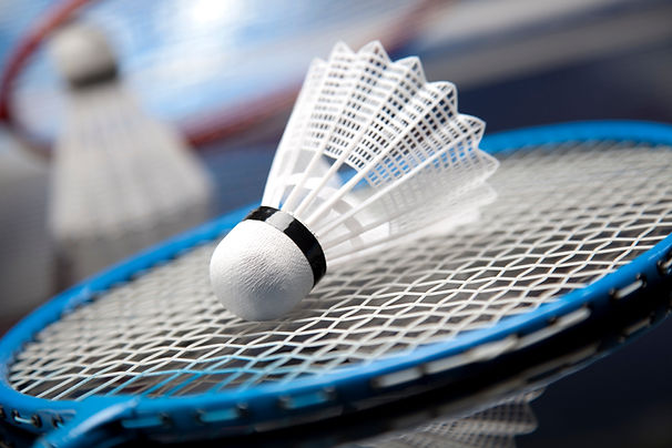 Gros plan sur un équipement de badminton