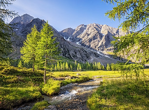Ruisseau et montagnes