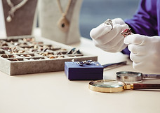 Jewelry collectible items assessment