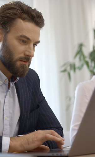 Homme affaires, portable utilisation