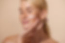 Aplicação de creme facial