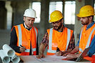 Discusión del equipo de construcción