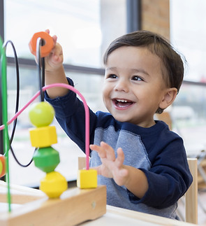 Kinder spielen