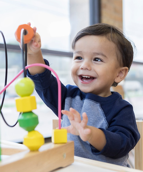 Kinder spielen