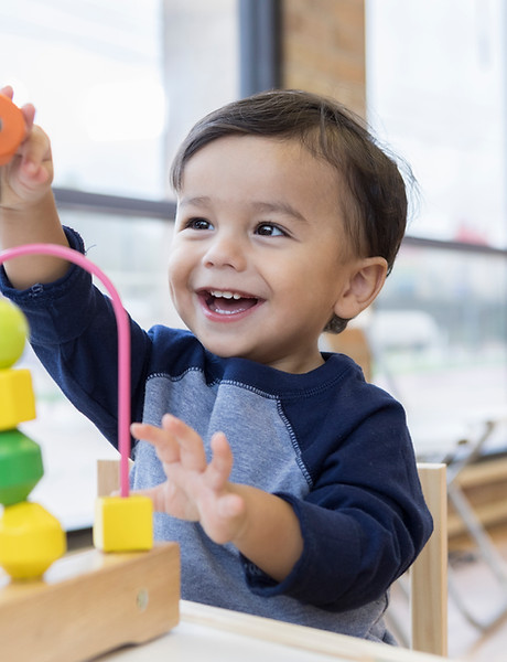 Niño jugando