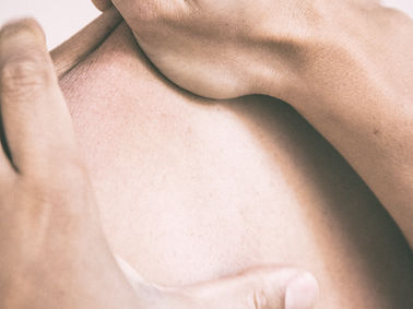 Axelmassage närbild