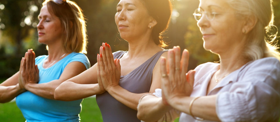 Clase de yoga al aire libre