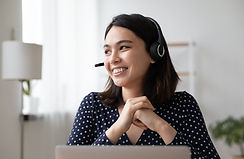 オンライン相談をしている女性