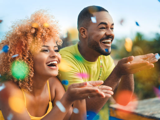 BRILHO E COR: OS ALIADOS PERFEITOS PARA O CARNAVAL