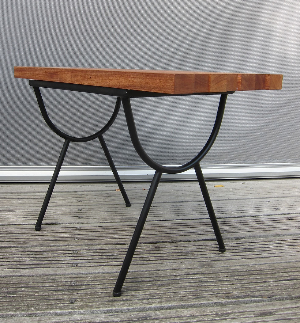 Miniature : Table basse, bout de canapé, desserte asymétrique 1950