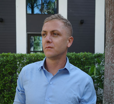 Daniel from Noble Interventions providing supportive, one-on-one recovery coaching in a calm, professional setting.