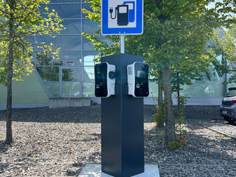Ladestation mit 2 Ladepunkten auf öffentlichem Parkplatz