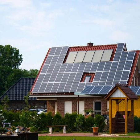 Quanto custa gerar energia solar em casa? Vale a pena?