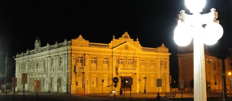 Do calçamento à torre da igreja