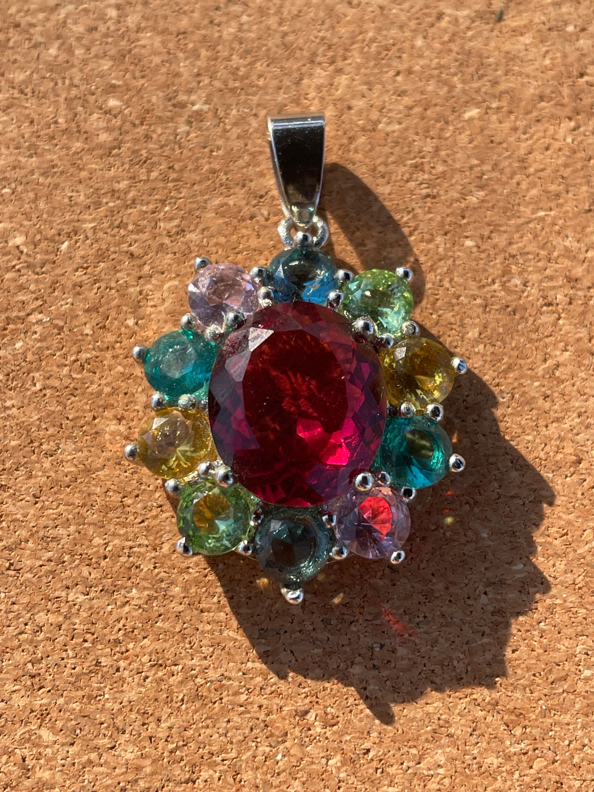 Ciondolo corindone sintetico e tormaline multicolor