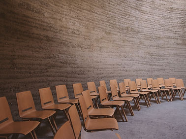 Cadeiras vazias no Palestra quarto