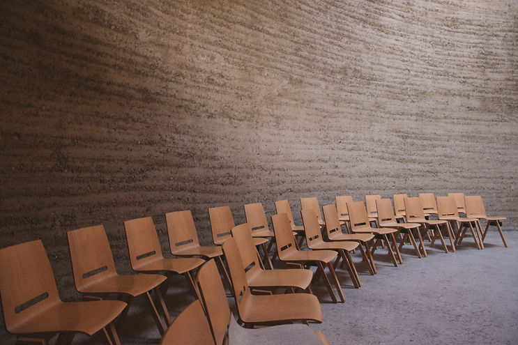 Sedie vuote in Aula