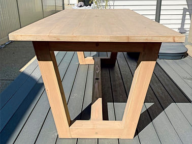 The-Edgewater-Table