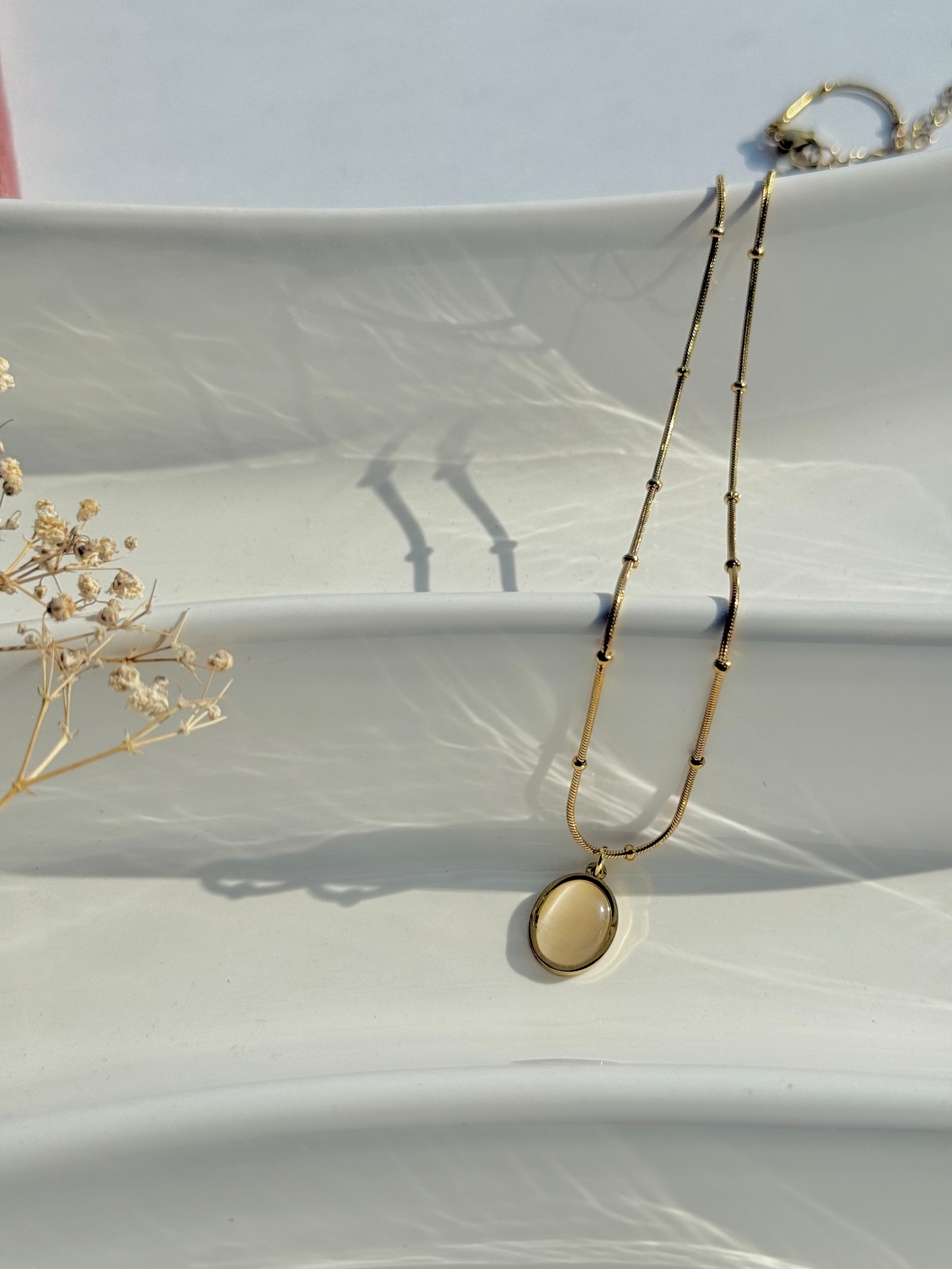 Oval Pendant Necklace 