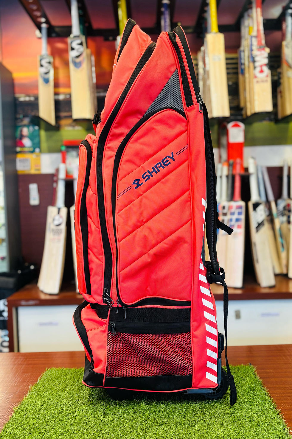 Thumbnail: SHREY LEGACY DUFFLE WHEELE 120 CRICKET KIT BAG