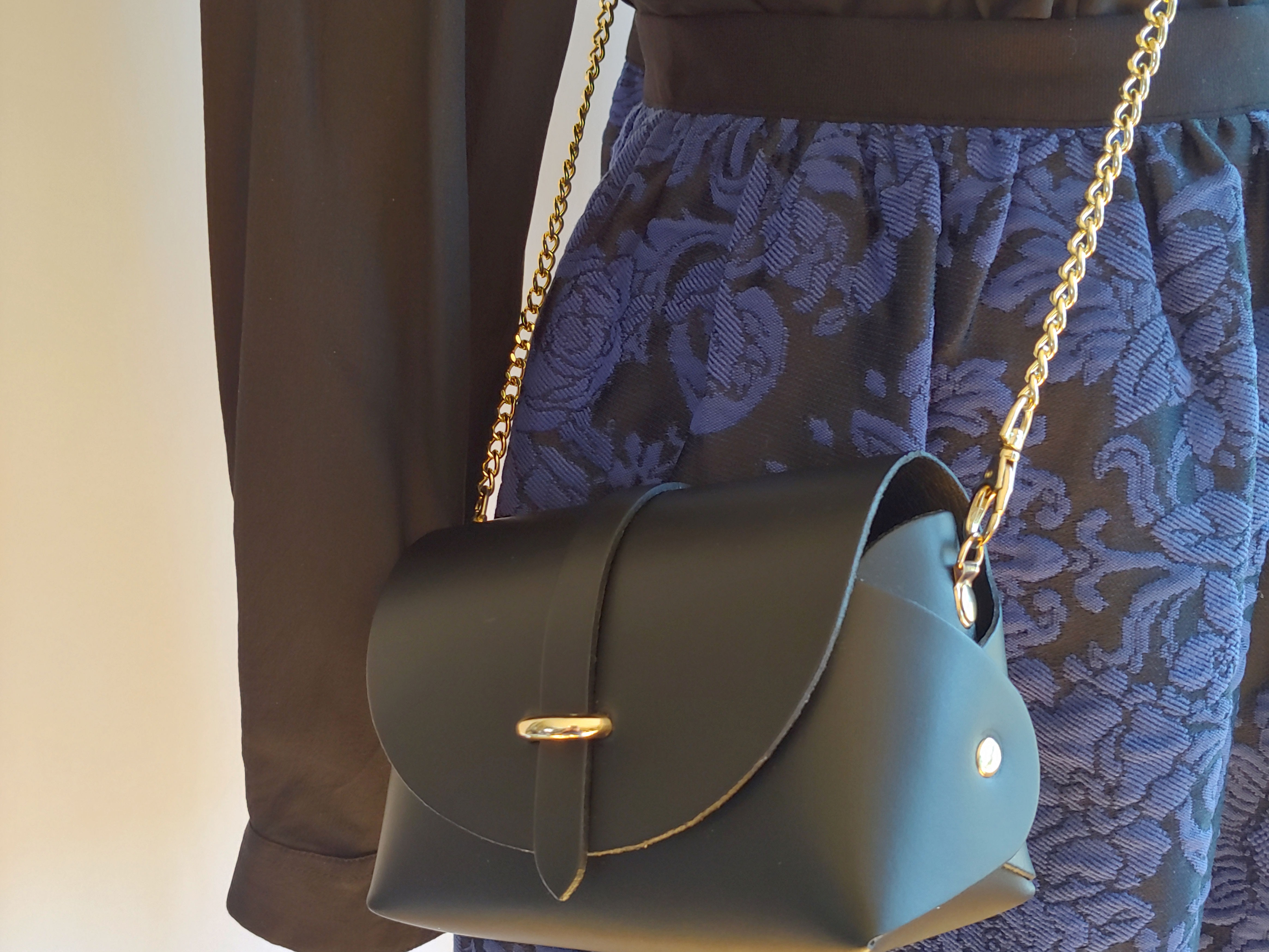 Italian Borse Pelle leather crossbody hard shell purse with chain