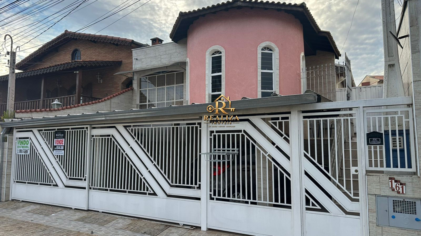 Casa Térrea à Venda no Centro de São Roque