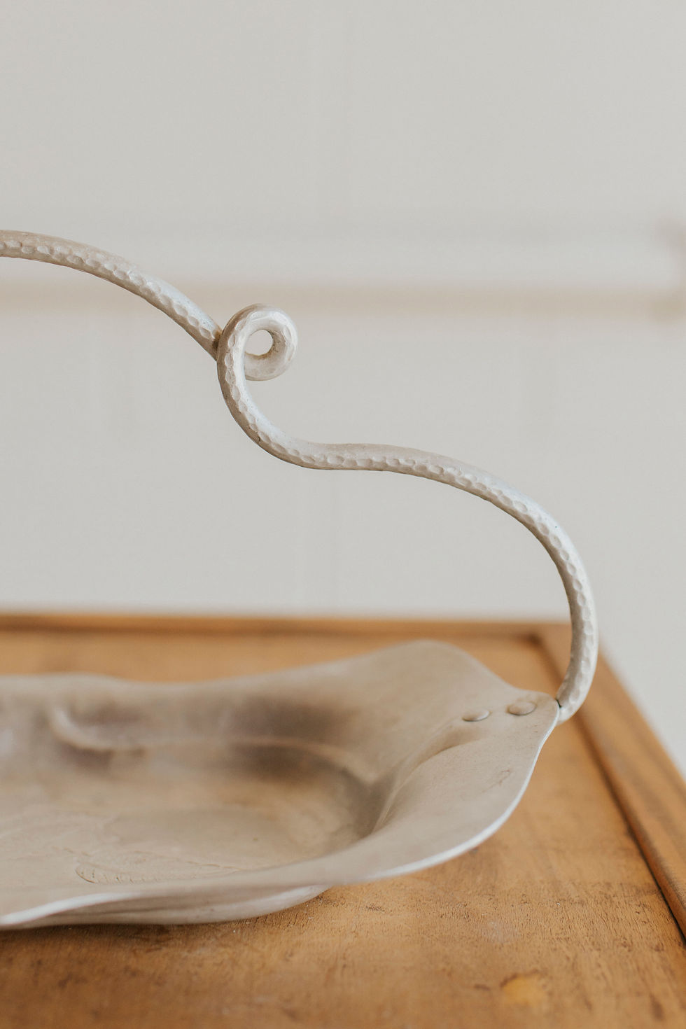 Thumbnail: Decorative scroll handle of Sonya Platter