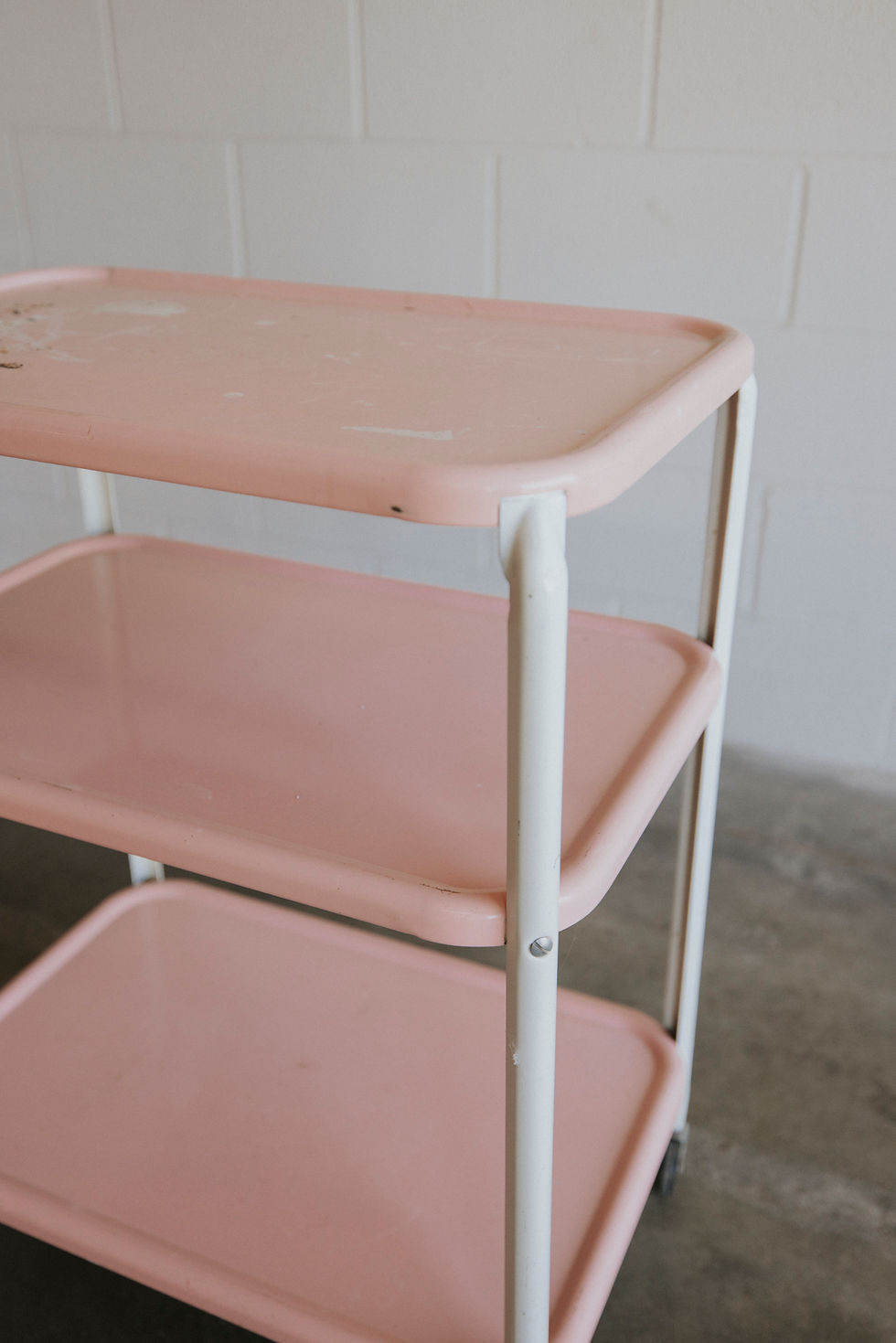 Thumbnail: Pink three-tier shelf unit