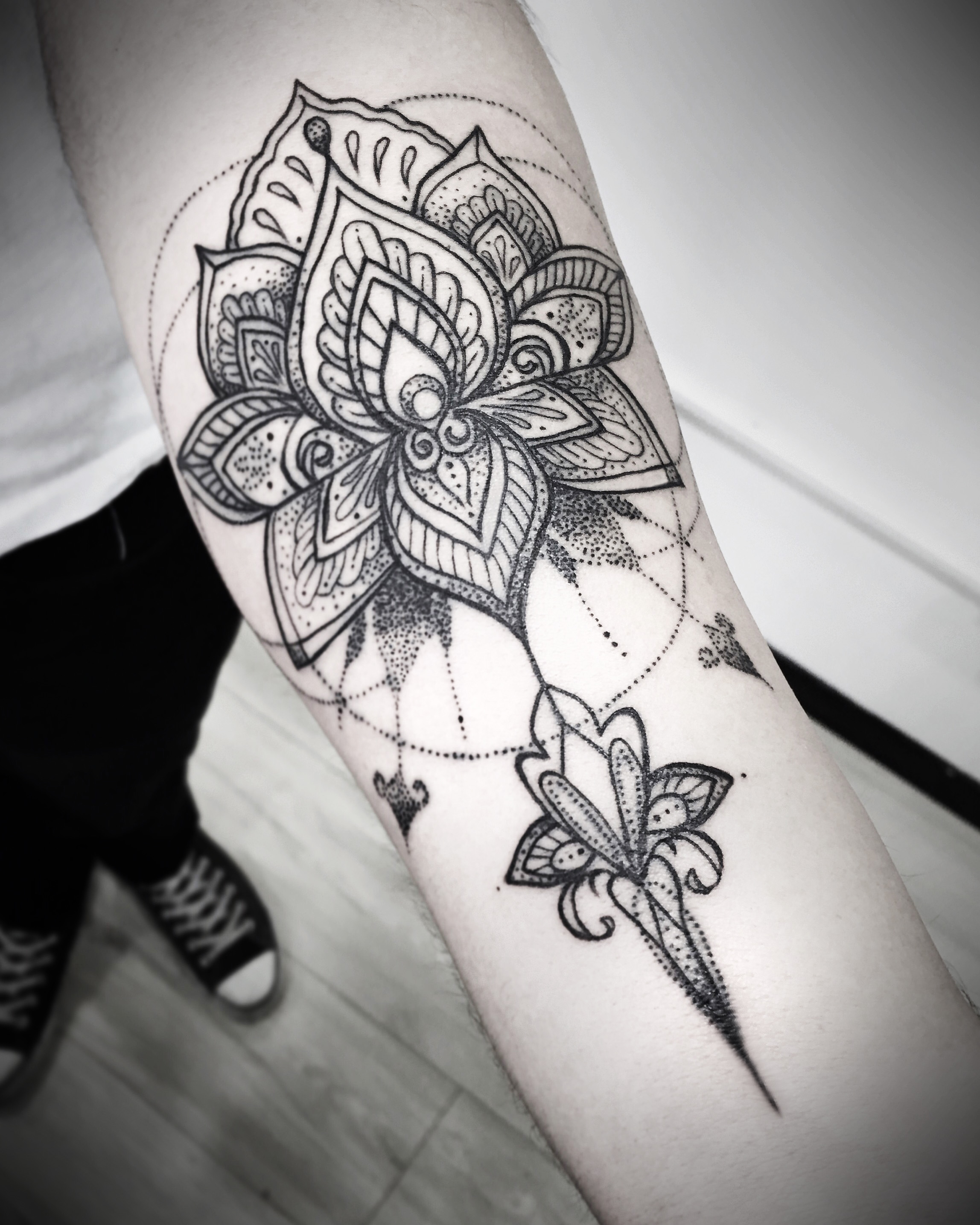 Lotus mandala Black