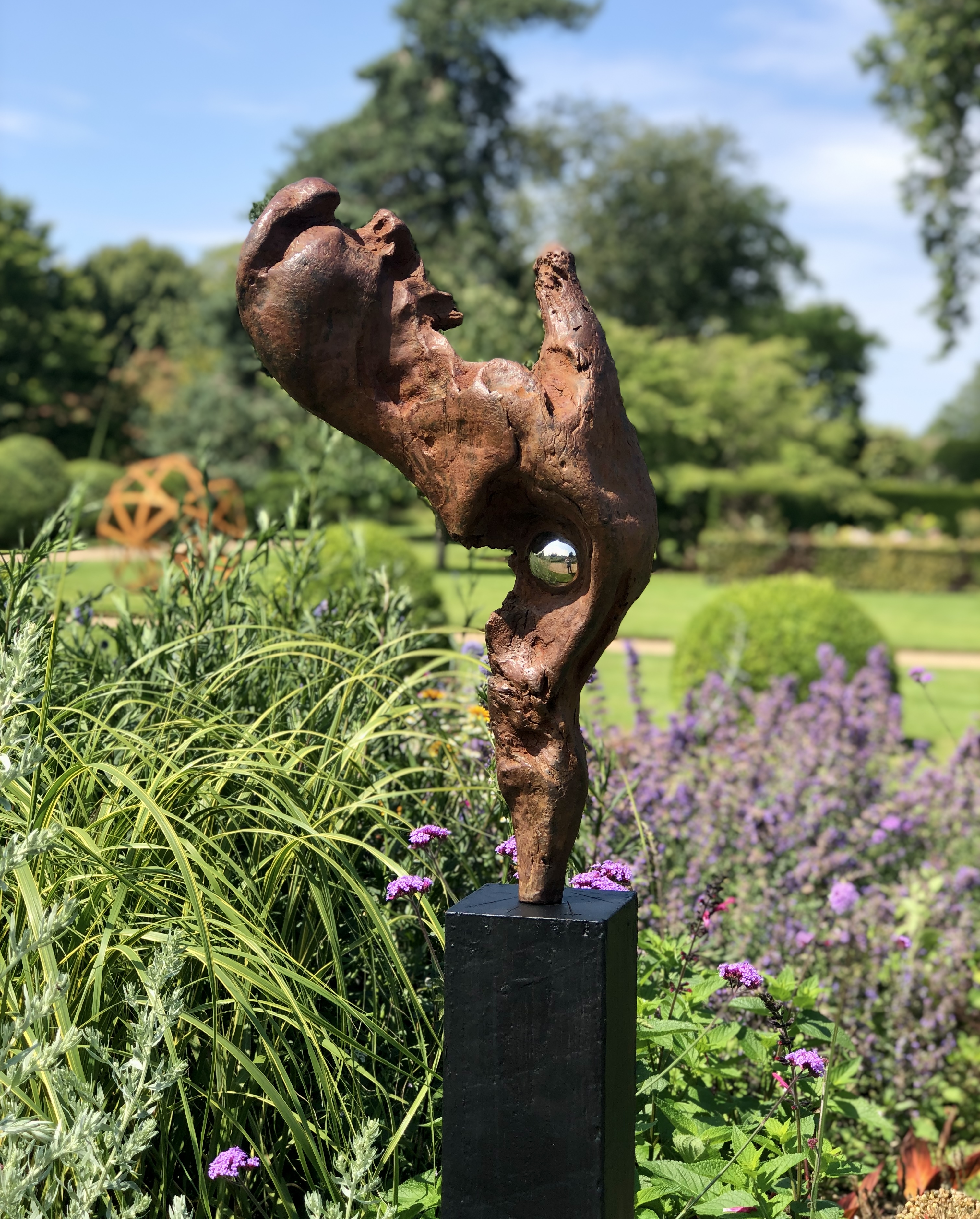 Nelson_BeadedPlume_Hero_Garden_2026.jpg