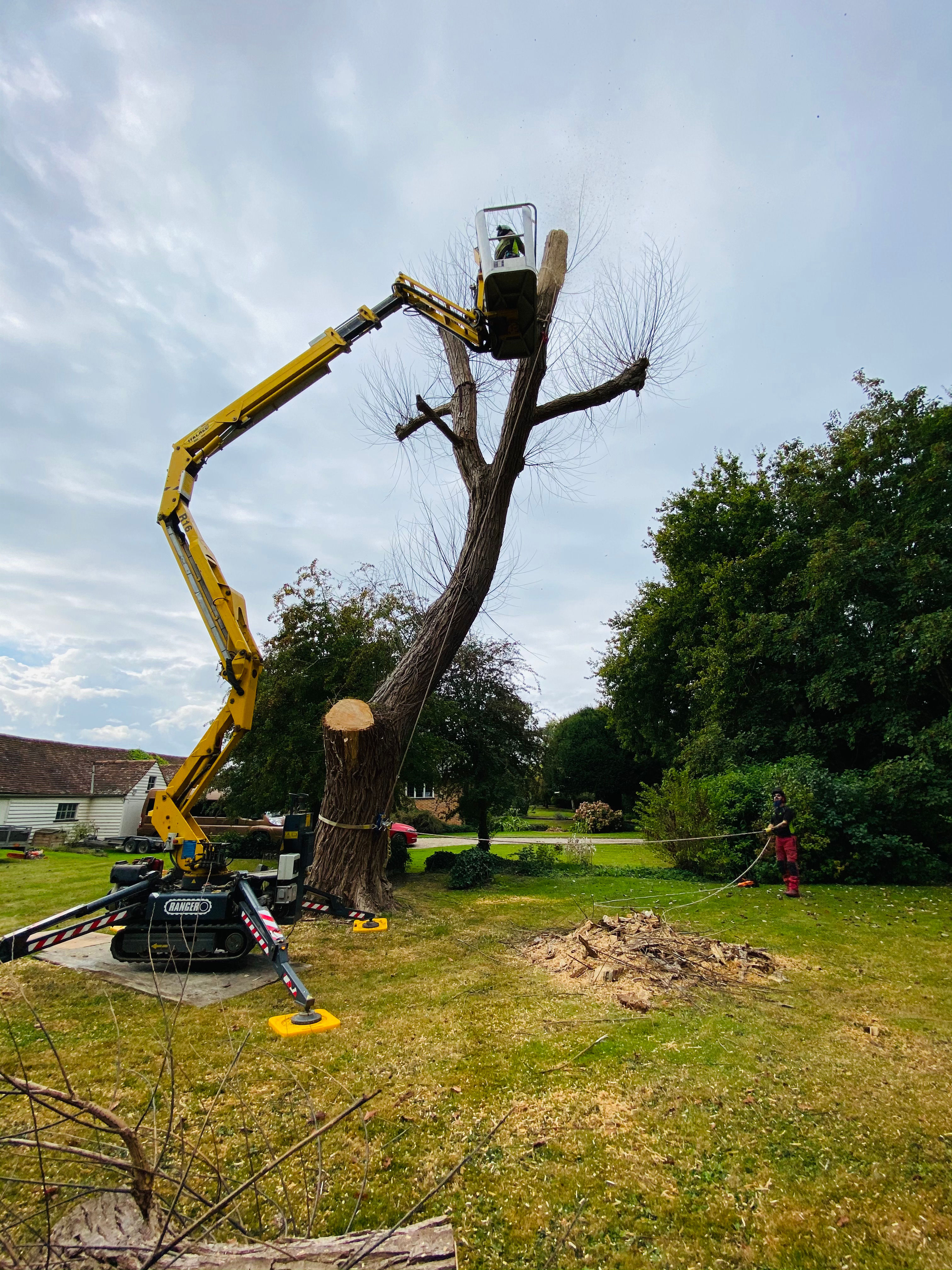 Tracked MEWP - 1 Days Hire w/ Qualified Operator