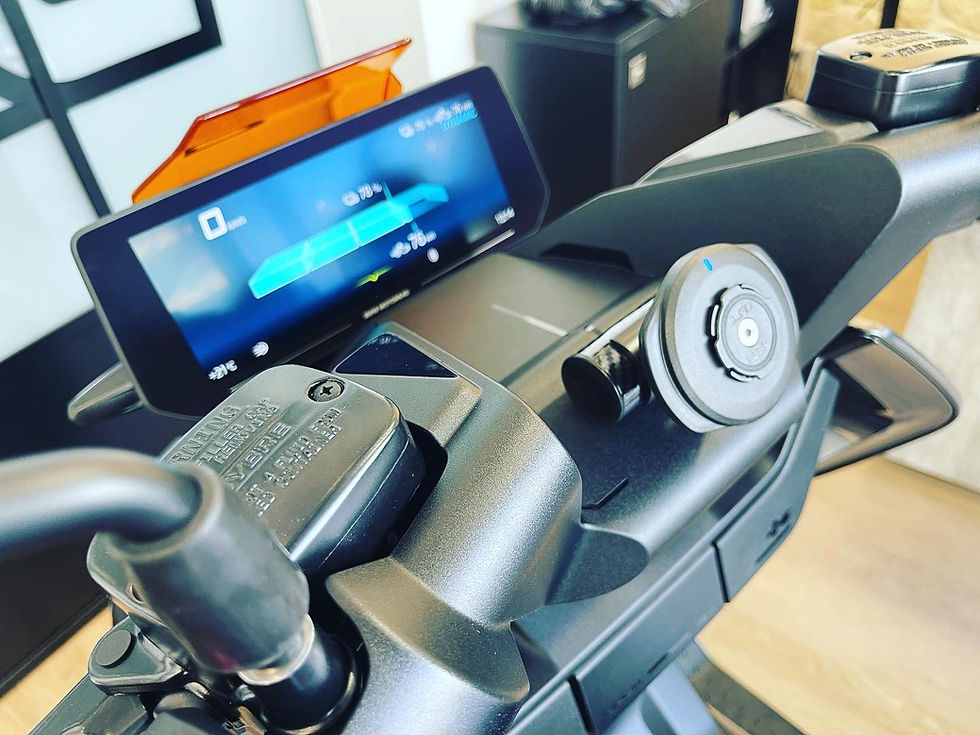 Thumbnail: Platine smartphone BMW CE 04