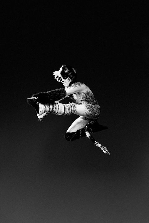Retrato artístico en blanco y negro de bailarín en movimiento – sesión para talento en CDMX