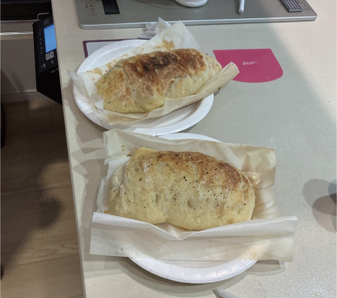 フォカッチャもおいしそうに焼けました!本当に大きい!